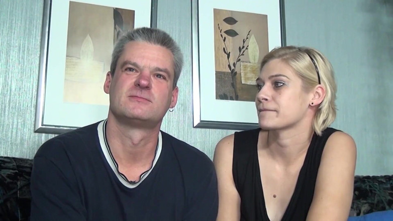 Swinger Friends Germany: Aquí a la mujer y al hombre les gusta chupar...
