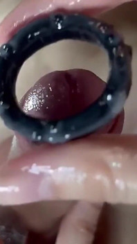 Sensuale sodomizzazione con masturbazione di cazzo oliato