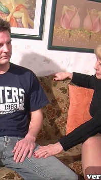 Duitse oma neukt met haar stiefzoon