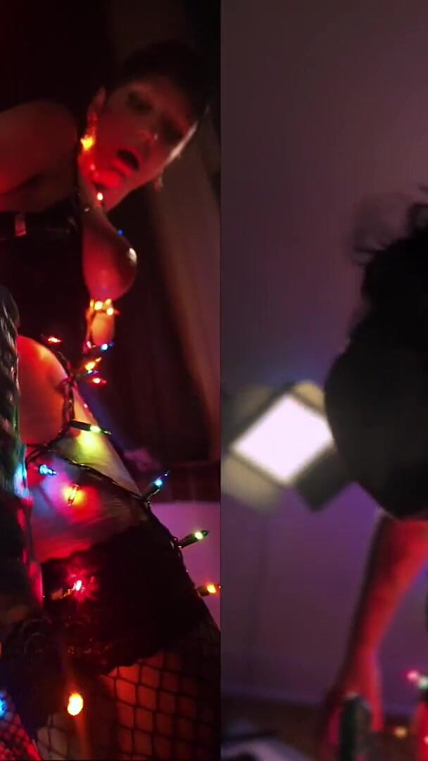 Eris Nova: Eris Nova Holiday Standing Fuckmachine