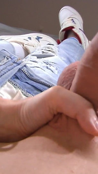 Nadržená Milfka Mu Dělá Epický Výstřik