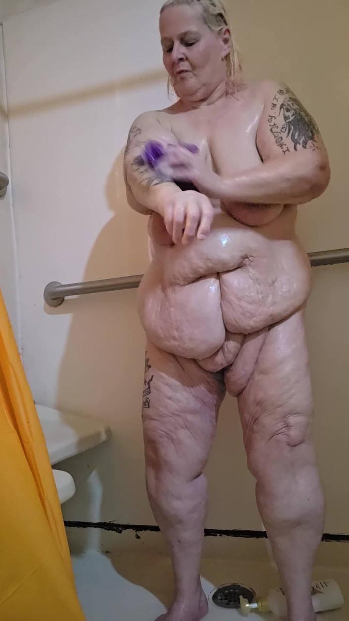 HerculesnVENUS: În duș turnând el devorează Floarea aia