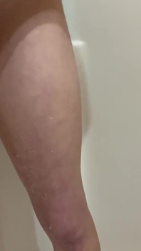 Holím si kundičku ve sprše před svým přítelem