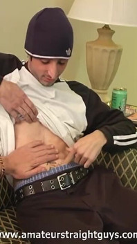 Sesso jest złamanym prostym włoskim chłopcem, który musiał zapłacić czynsz.