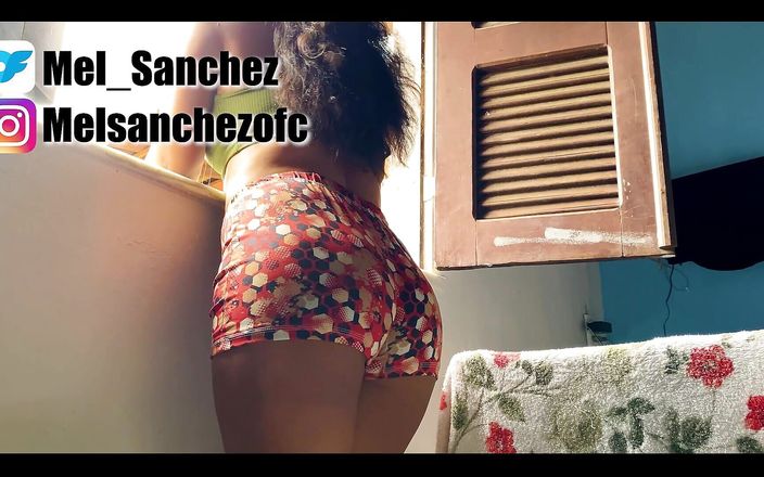 Mel Sanchez: El marido travieso de mi amigo me convenció para follarlo...