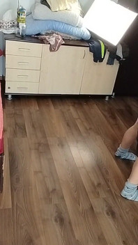 素人女人试穿衣服和剪衣服很有趣。