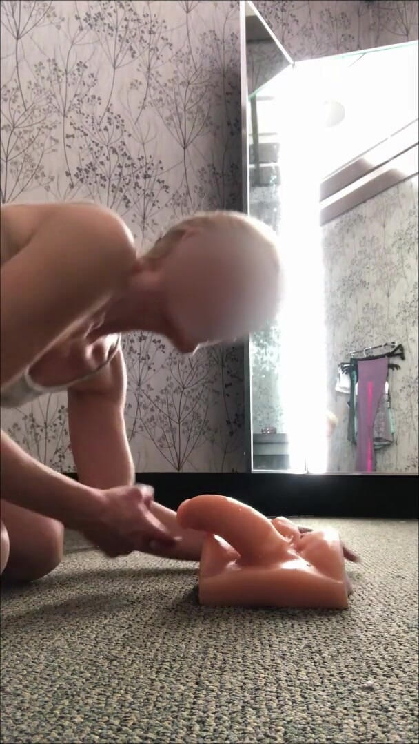 Fantasy Milf: Kleedkamer Boytoy Spuit