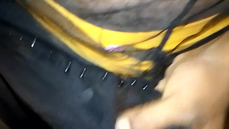 Jaanu294: Gălbuie-gălbuie este Negru Negru Negru Gow și Pune ceai
