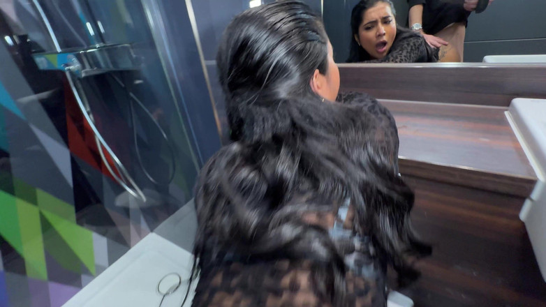 Yasmina Khan: डैनी ने मुझे सार्वजनिक शौचालयों में