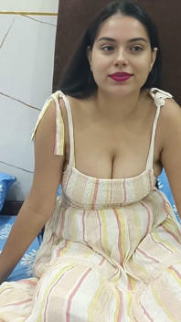 別れた後、義理の兄のチンコとの激しいセックスは、サラの濡れた膣にぴったりです