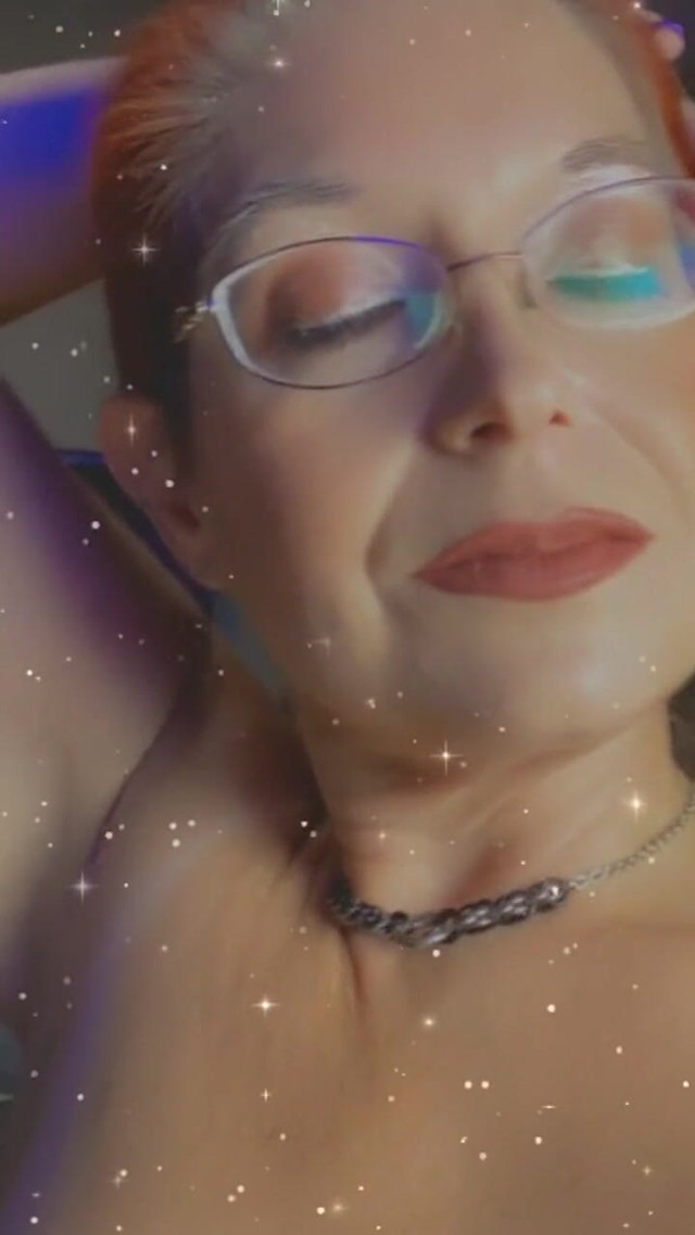 Well Hi There (EroticallyEllie) Well Hi There (EroticallyEllie)