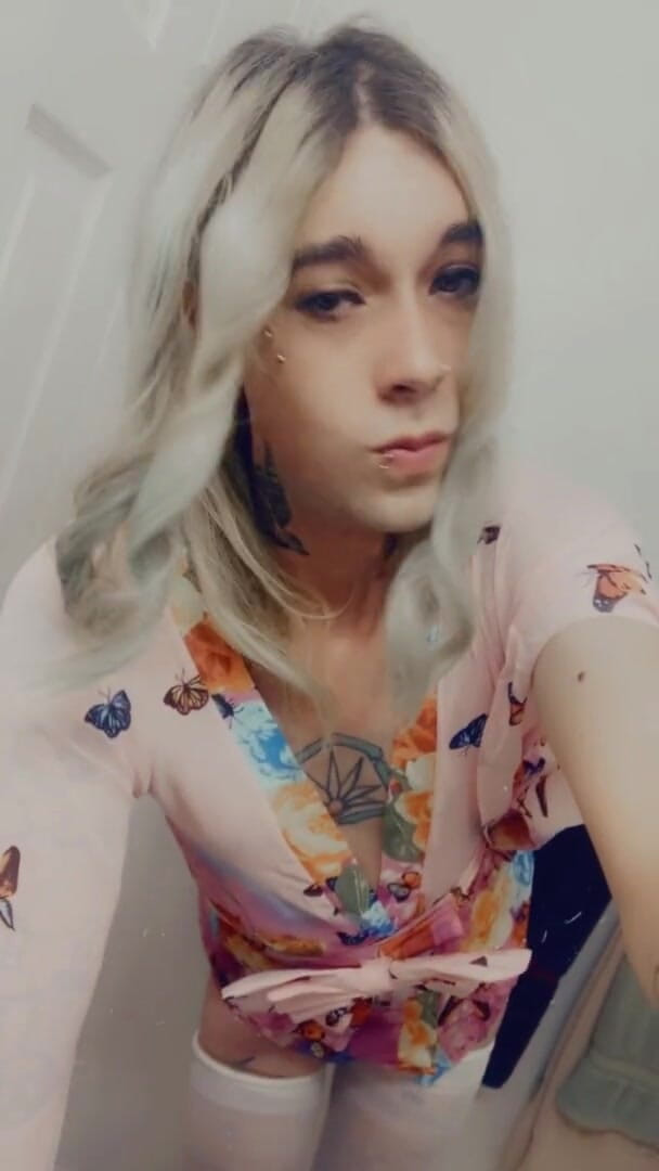 CarmenMelatonin: Kimono Kiss babe quiere polla