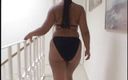Best Butts: Zwarte vrouw met dikke kont likt een enorme pik voordat...