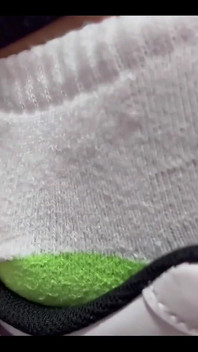 Si cantik kiffa joi dengan sepatu kenyal nike air yang berkeringat
