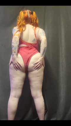 Bunny Royle: Показую тобі всі мої сексуальні хиткі шматочки та вигини