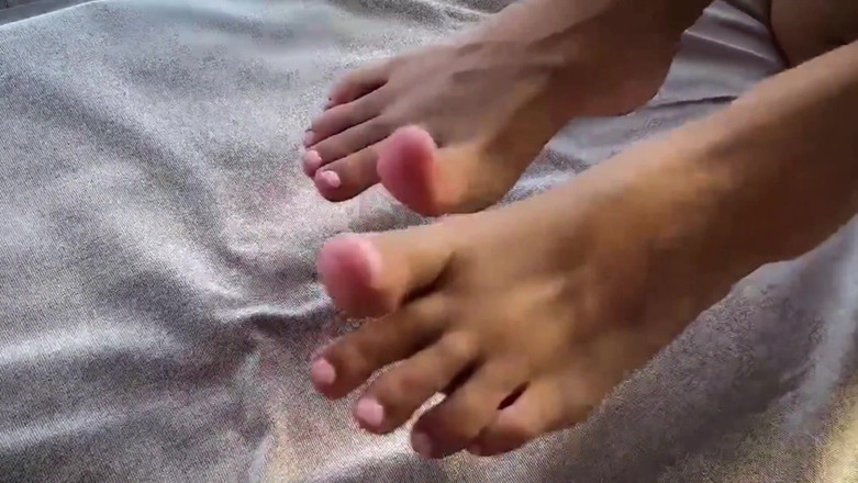 Gigi oficial: Saya sukakan kakinya dan berkahwin dengannya kerana mereka