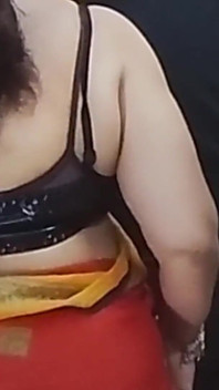 Sexy bangoli milf bhabhi wird von ihrem diener hart gefickt