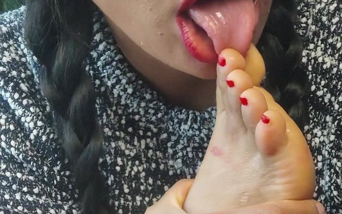 Anabel 693: Bermain dengan kaki saya