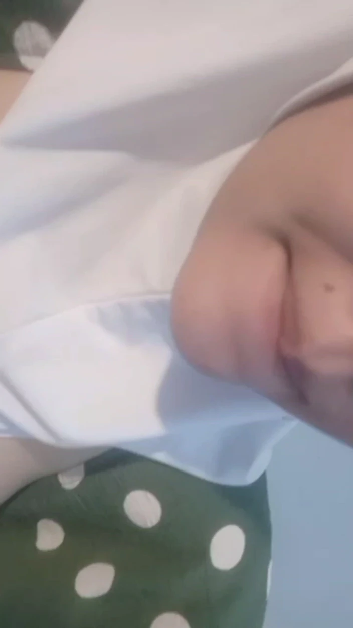 Jilbab69: Před koupáním masturbace, hidžáb a mokrá kundička