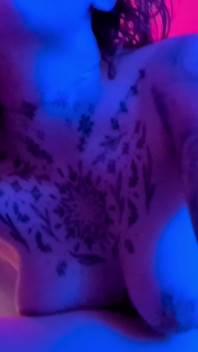 Tanrıça 69 ecstasy'de yüzüne binerken patlayıcı yüze oturma orgazmları