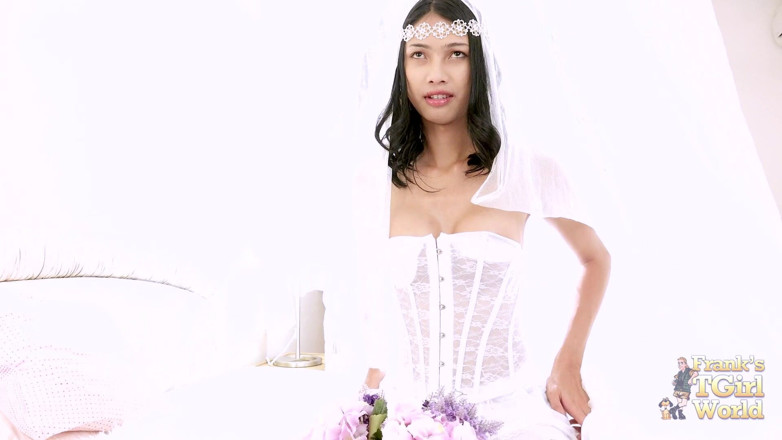 Franks Tgirl World: Gorgeous ladyboy bride Peach
