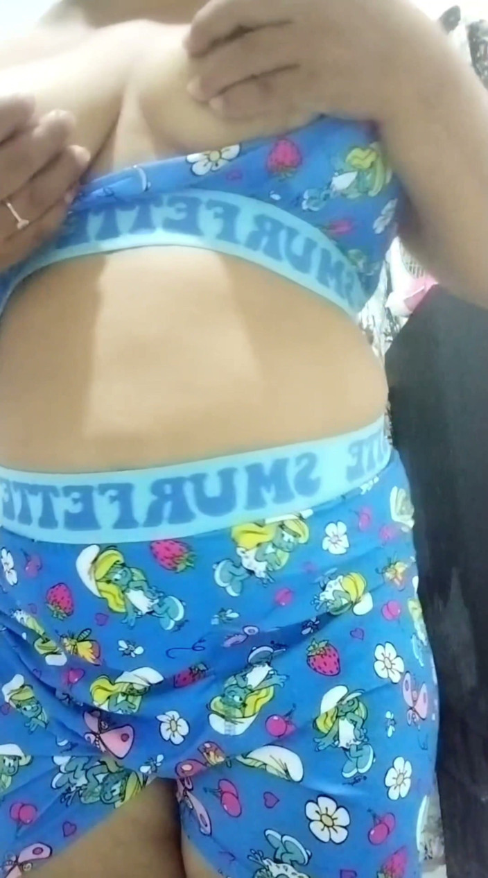 Creamyjoy: Sexy Filipina MILF, Shaking, Rubbing, &amp; Smacking Her Big Smurf Ass &amp;...