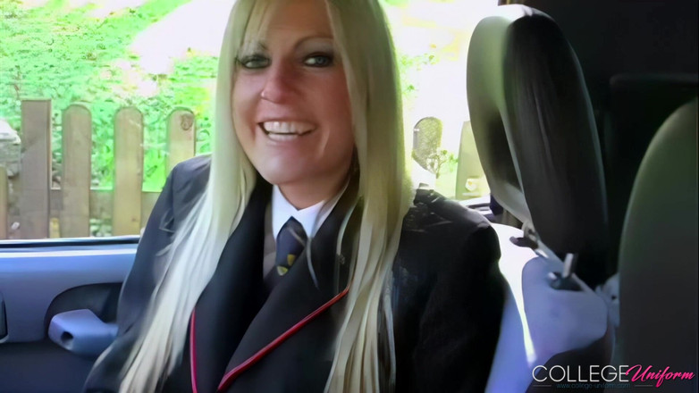 College Uniform: Интервью с Лорой Воган