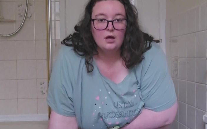 SSBBWLadyBrads: Göttin badezimmer-bauchspiel