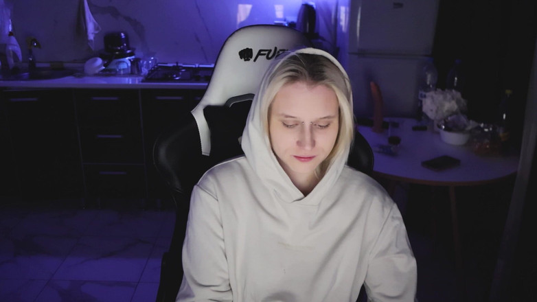 MertyXXX: J’ai Perdu Mon Cendrier À La Maison