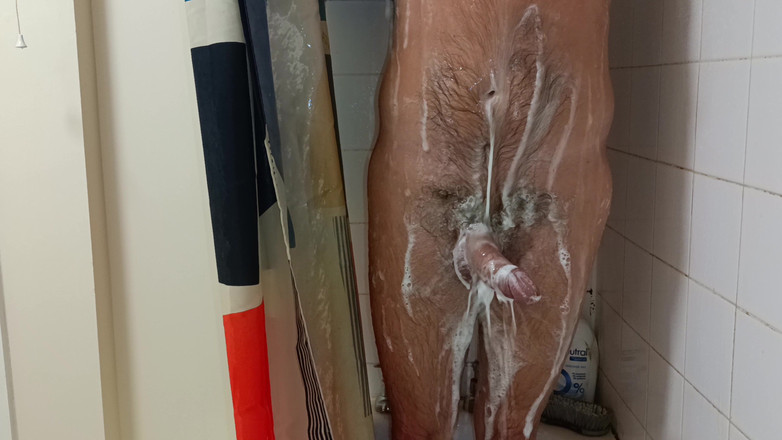 Rockardglans: Cewek sange ini lagi asik muasin memeknya pakai dilf ukuran...