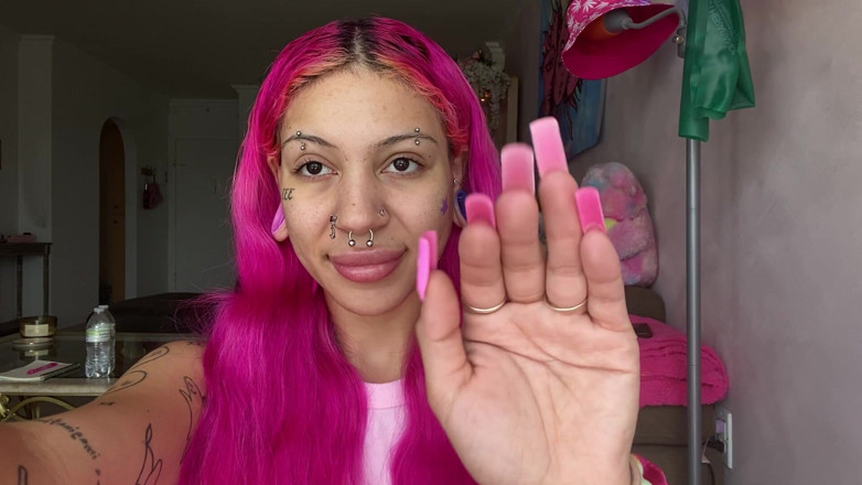 Nali Marie: Lange nagels fetisj tikkende Asmr bekrast je gezicht zacht nagels...