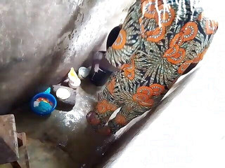 Pornsexlive: Mladý Ind šuká svou nevlastní matku ve sprše