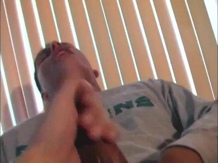 Young straight boy masturbation: Esta senta ele grande pau de Juoien m straigth amigo
