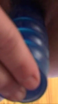 Chlupatá bbw kočka miluje masturbaci se svou dildo hračkou