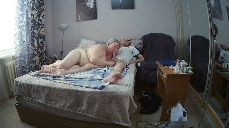 Zona901: Vi a mi suegra masturbándose y la ayudé a correrse...