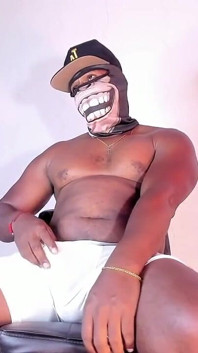 Ken El Femboy Seduce Al Guardia Moreno Y Termina Contra La Pared