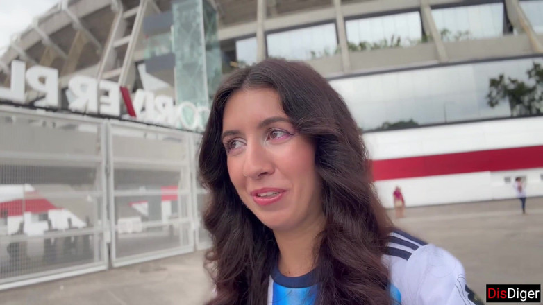 Dis Diger: la futbolista Katty West atrapa a un fan cerca del...