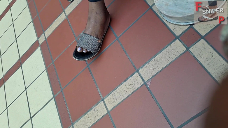 Foot Patrol: La donna lavoratrice ebano con i piedi della bbw con...