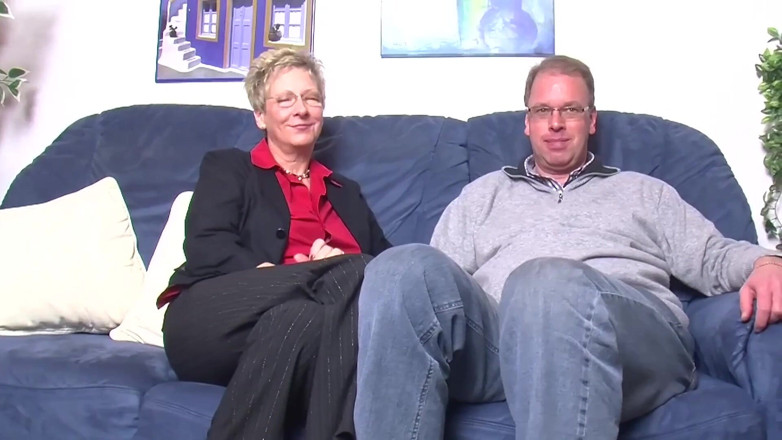 Deutsche Amateur Pornos: Hot Threesome for Two Cock-hungry, Wet Matured Grannies