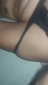 Můj Nevlastní Otec Mi Lízal Kundičku a Zadek a Skončil Svým Horkým Mlékem Na Mém Ocasu, Takže Mě Hodně Bolí Zadek.