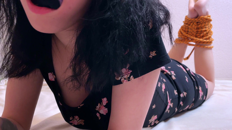 Eva Deva: Eva Divas en problemas llama a una amiga