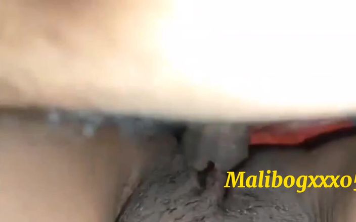 Malibogxxx05: Mangia la figa della mia sorellastra