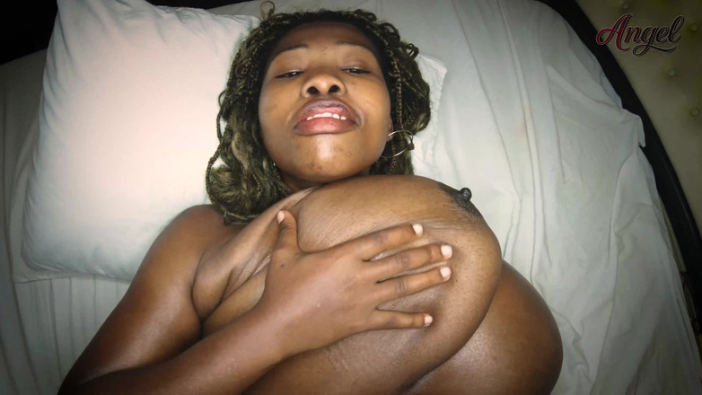 Angel Big B: Massaggio Con Olio E Desideri Proibiti