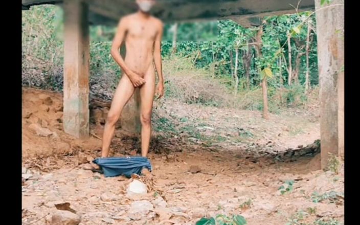 Tani: Masturbasi di bawah jembatan
