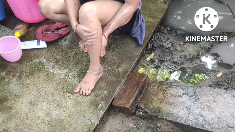 Anita yadav: Douche extérieure, bhabhi