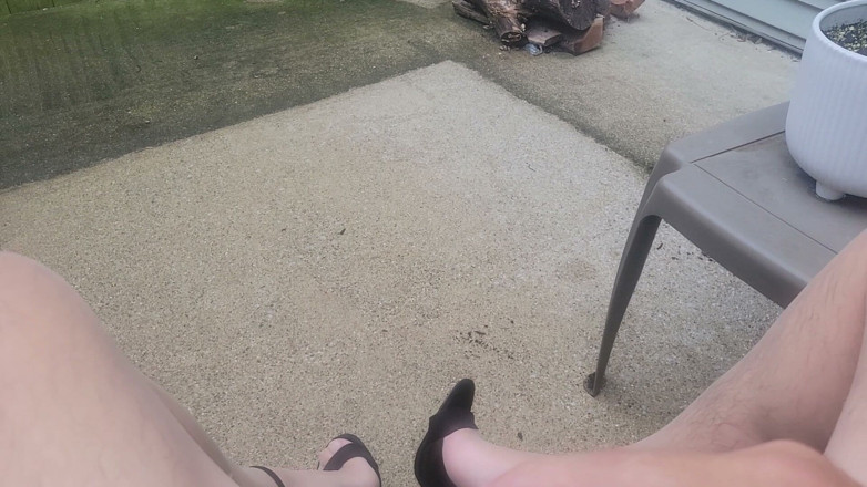 Feet Lover: Великий член жорстко кінчає на вулиці в нейлоні та на підборах