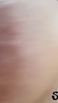 Cewek ini lagi asik fingering aduhainya di atas wajahmu dan pov
