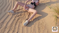 littlejolieroux: Plusieurs squirts énormes dans le désert