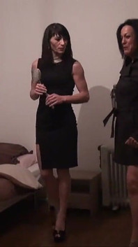 Madalyne objeví speciální penzion, kde je ošukaná ve trojce