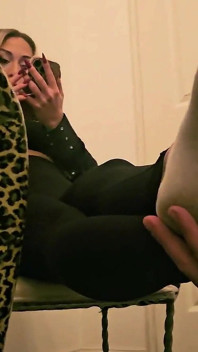 Sheela Sinner Špinavé páchnoucí ponožky Čichání Lízání footdominace Par 1